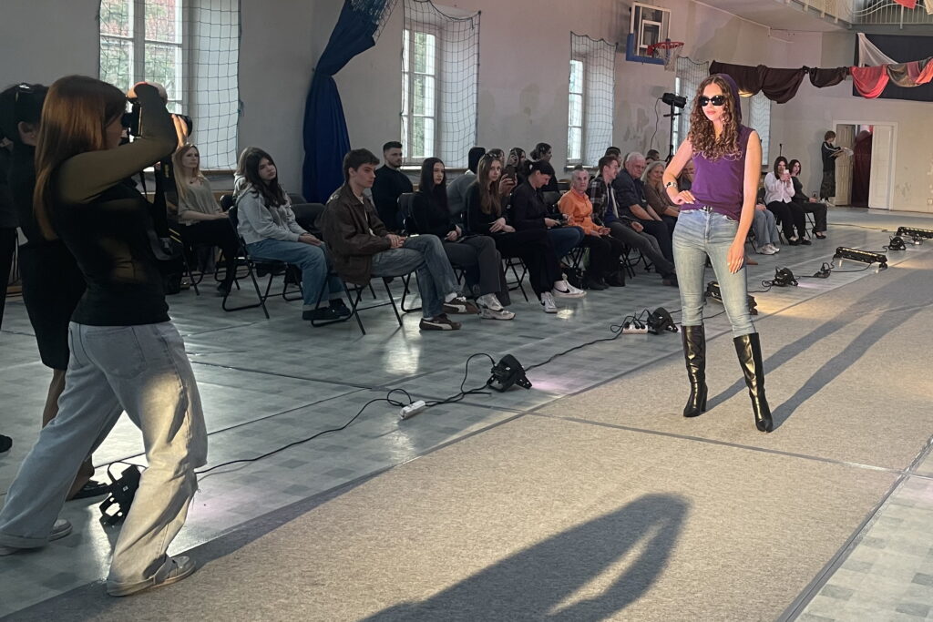 Pokaz eko mody w liceum - Radio Kielce