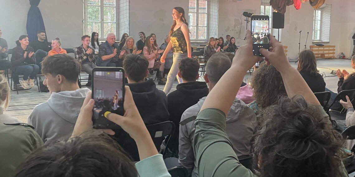 Pokaz eko mody w liceum