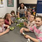 Dzieci z rzeżuchy i mchu tworzyły świąteczne arcydzieła