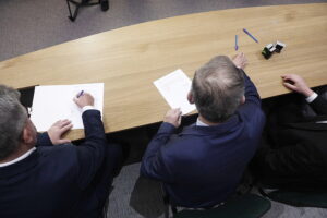 03.03.2026. Kielce. Podpisanie umów na realizację inwestycji drogowych w ramach Rządowego Funduszu Rozwoju Dróg / Fot. Jarosław Kubalski - Radio Kielce