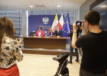 10.03.2026. Kielce. ŚUW.Przyznanie dofinansowań na opiekę nad dziećmi / Fot. Jarosław Kubalski - Radio Kielce