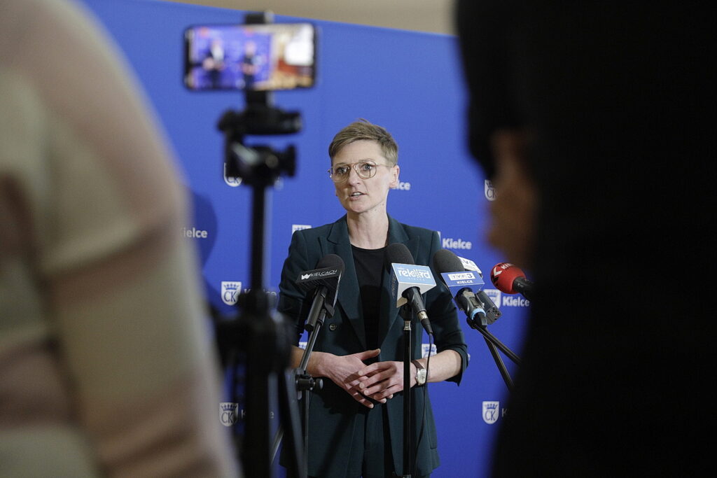 26.03.2026 Kielce. Prezydent Kielc Agata Wojda podczas konferencji prasowej dotyczącej przebudowy Placu Wolności / Fot. Jarosław Kubalski - Radio Kielce