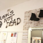 Opowieść o świecie bez smartfonów, z walkmanem i gumami Turbo - Radio Kielce