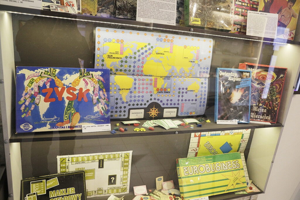 Opowieść o świecie bez smartfonów, z walkmanem i gumami Turbo - Radio Kielce