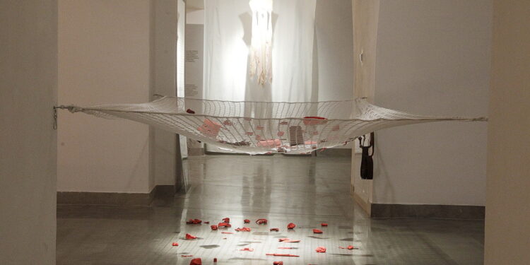 Powłoki i pancerze pokazują, że projektowanie zaczyna się od eksperymentu