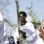 Biskup Piotrowski: Niedziela Palmowa jest zapowiedzią lepszego czasu dla człowieka - Radio Kielce