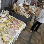 Ozdoby świąteczne, wypieki, warsztaty. Udany kiermasz w Skarżysku - Radio Kielce