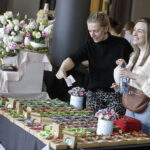 Ozdoby świąteczne, wypieki, warsztaty. Udany kiermasz w Skarżysku - Radio Kielce