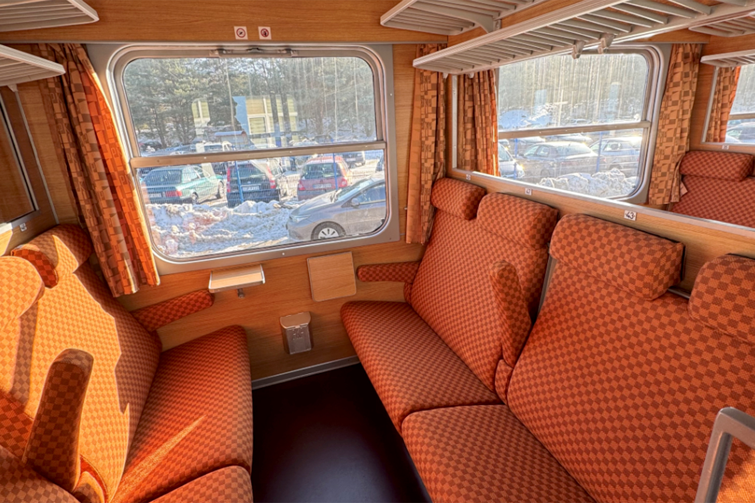 Pociąg do przeszłości. Podróż „Nieśpiesznym” do lat 80-tych / źródło: PKP Intercity; intercity.pl