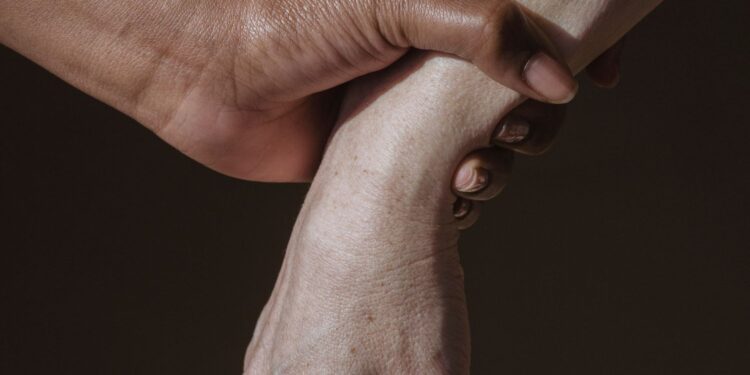 Nauczyciel szarpał ucznia. Został zawieszony w obowiązkach - Radio Kielce Nauczyciel szarpał ucznia. Został zawieszony w obowiązkach