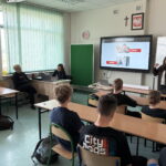 Młodzież poznała tajniki pracy dziennikarskiej - Radio Kielce