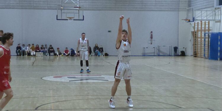 28.03.2026. Kielce. Mecz II ligi koszykarzy AZS UJK Kielce - Zagłębie Sosnowiec / Fot. Maciej Makuła - Radio Kielce