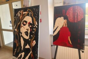 06.03.2026. Kielce. Biblioteka wojewódzka. Wystawa malarstwa Agnieszki Hojwy „Siła kobiet – emocje zapisane na płótnie” / Fot. Aleksandra Słowak - Radio Kielce
