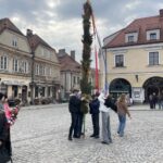 Siedmiometrowa palma na sandomierskiej starówce - Radio Kielce 29.03.2026. Sandomierz. Niedziela palmowa / Fot. Grażyna Szlęzak-Wójcik - Radio Kielce