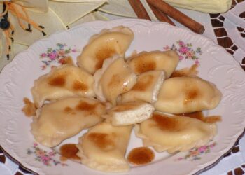 Pierogi z miodem i cynamonem