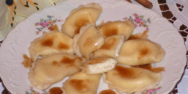 Pierogi z miodem i cynamonem
