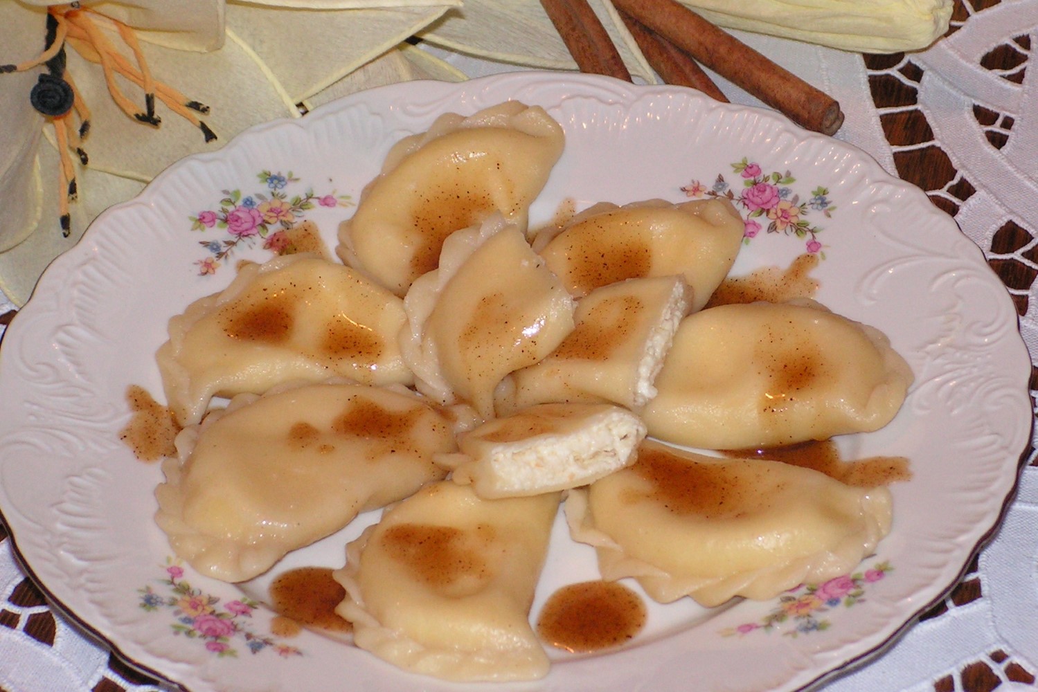 Pierogi z miodem i cynamonem