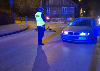 Rowerzysta potrącony przez auto osobowe - Radio Kielce 21.03.2026. Koprzywnica. Potrącenie rowerzysty / Fot. policja