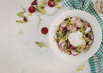 Wiosenna sałatka z rzodkiewką - zero waste w naszej kuchni