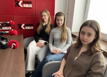 Uczennice Collegium Gostomianum - autorki eko projektu / Fot. Grażyna Szlęzak-Wójcik - Radio Kielce