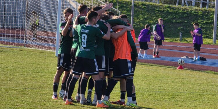 18.04.2026. Mecz 27. kolejki piłkarskiej Betclic 3. Ligi: Star Starachowice - Wiślanie Skawina / Fot. Maciej Makuła - Radio Kielce