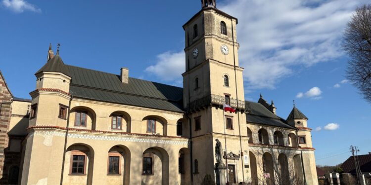 Ponowny pochówek wąchockich mnichów - Radio Kielce Wąchock. Poświęcenie tablicy upamiętniającej księdza majora Józefa Króla / Fot. Anna Głąb - Radio Kielce
