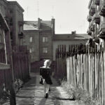 Kielce. Ulica Równa. Lata 1965-1970. Z lewej strony – budynek przy ulicy Równej 10A, z prawej przy ulicy Równej 12A / źródło: fotopolska.eu