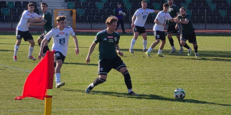 18.04.2026. Mecz 27. kolejki piłkarskiej Betclic 3. Ligi: Star Starachowice - Wiślanie Skawina / Fot. Maciej Makuła - Radio Kielce