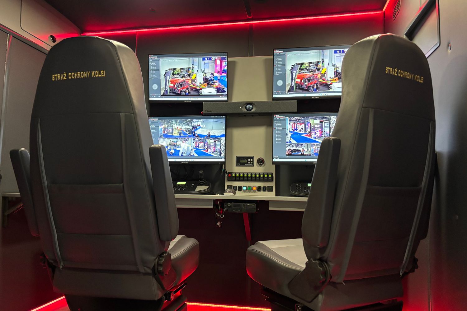 22.04.2026. Kielce. Targi POLSECURE. Mobilne centrum monitoringu / Fot. Marcin Marszałek - Radio Kielce