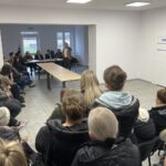 01.04.2026. Sworzyce. Spotkanie mieszkańców z władzami samorządowymi i inwestorem w sprawie budowy kurzej fermy / Fot. Magdalena Galas-Klusek - Radio Kielce