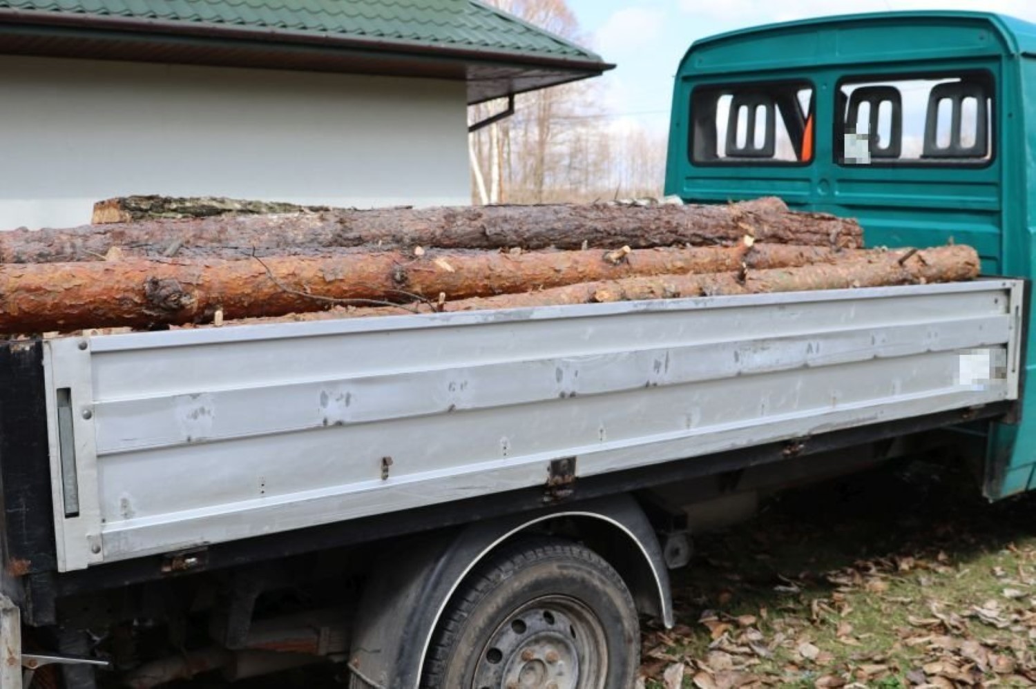 Kradzione drewno i narkotyki w gminie Stąporków