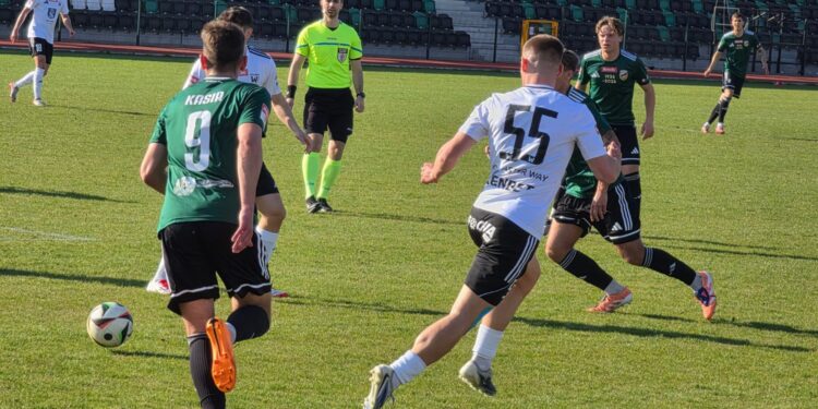 18.04.2026. Mecz 27. kolejki piłkarskiej Betclic 3. Ligi: Star Starachowice - Wiślanie Skawina / Fot. Maciej Makuła - Radio Kielce