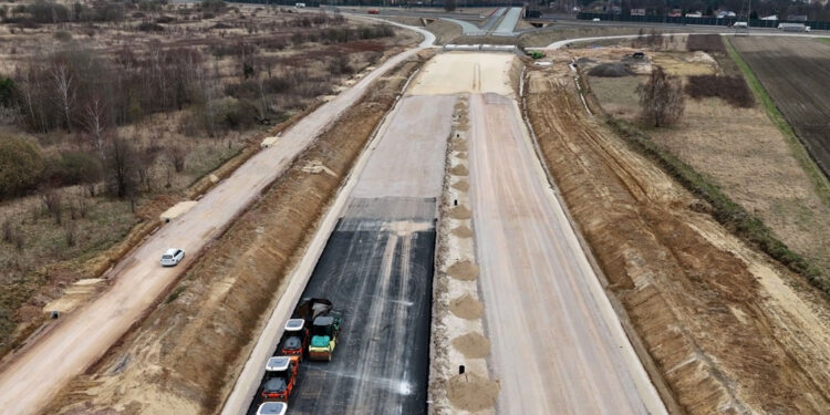 S74 od Mniowa do Kielc w połowie gotowa