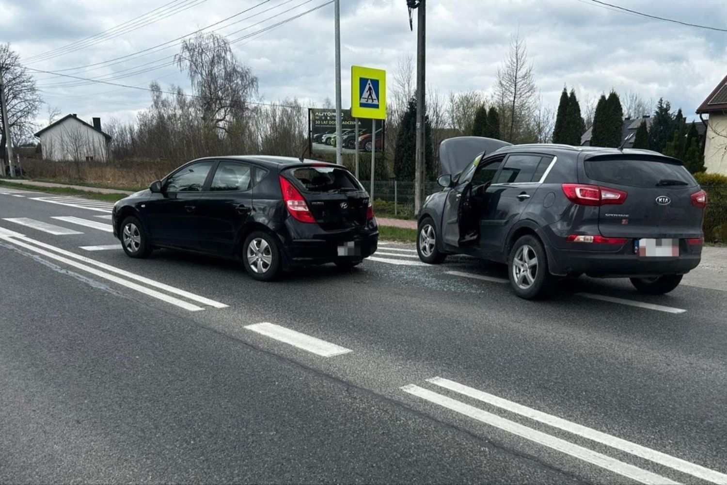Potrącona kobieta na przejściu dla pieszych