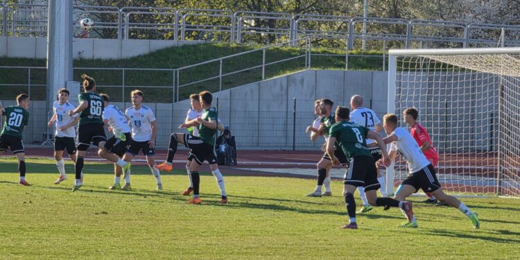 18.04.2026. Mecz 27. kolejki piłkarskiej Betclic 3. Ligi: Star Starachowice - Wiślanie Skawina / Fot. Maciej Makuła - Radio Kielce