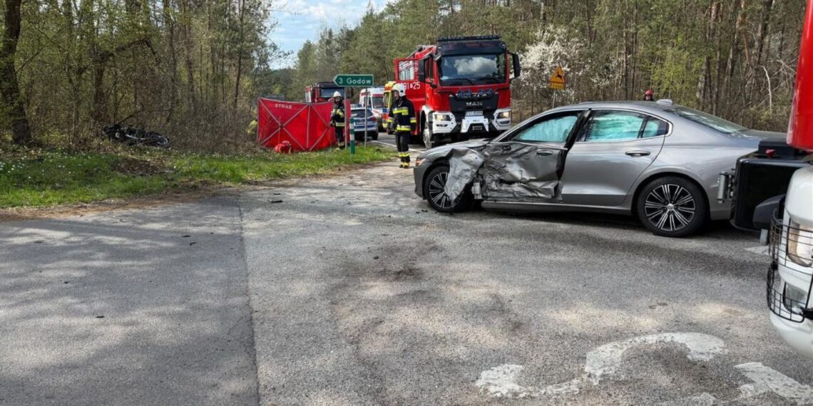 19.04.2026. Tragiczny wypadek na drodze krajowej nr 42 w powiecie starachowickim / Fot. policja