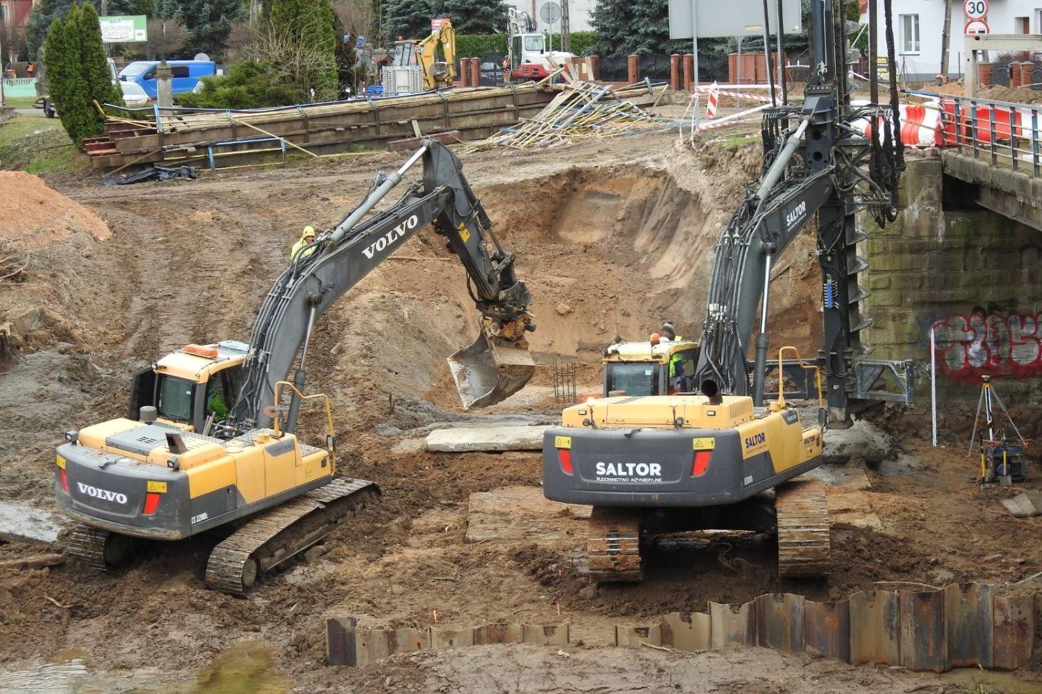 Piesi przejdą, samochody muszą korzystać z objazdu - Radio Kielce Kunów. Remont mostu / Fot. Lech Łodej - Facebook