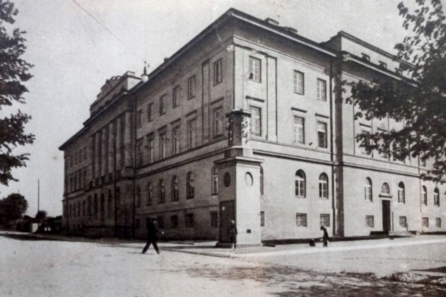Kielce. Ulica Seminaryjska. Lata 1924-1928. Izba Skarbowa / źródło: fotopolska.eu; fot. J. Wołyński
