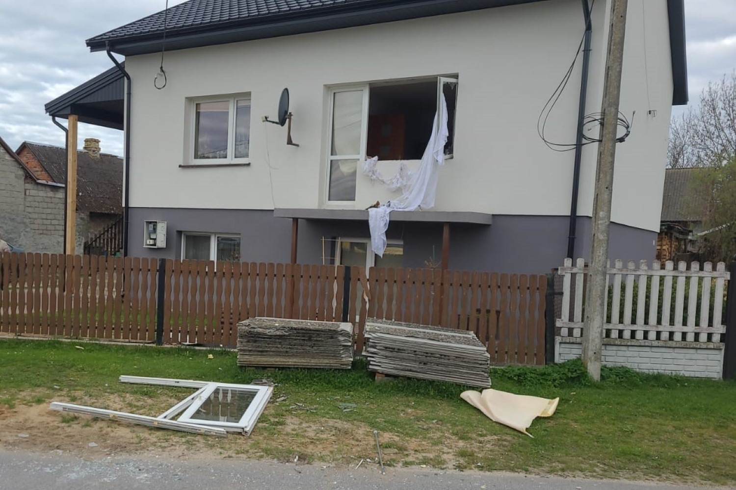 Wybuch gazu w domu jednorodzinnym. Ranna kobieta