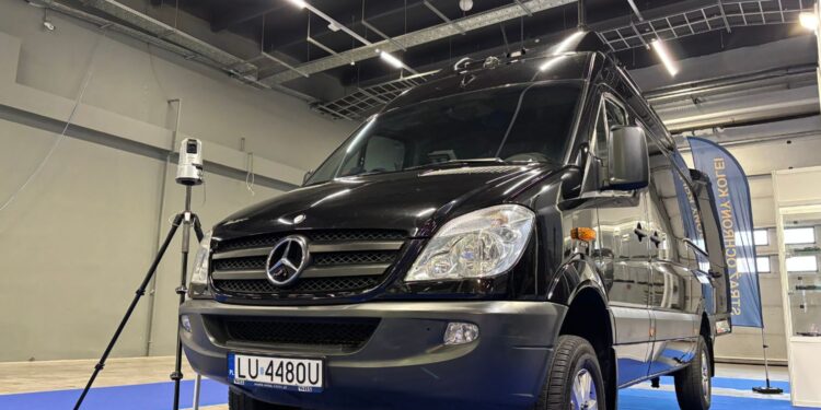 22.04.2026. Kielce. Targi POLSECURE. Mobilne centrum monitoringu / Fot. Marcin Marszałek - Radio Kielce