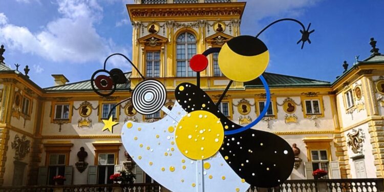 Heweliuszowska wizja kosmosu w Ostrowcu - Radio Kielce Ostrowiec Świętokrzyski. Prezentacja rzeźby Beaty Konarskiej / Fot. Anna Głąb - Radio Kielce