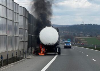 10.04.2026. Pożar ciężarówki na trasie S7 między węzłami Kielce Południe i Tokarnia / Fot. policja