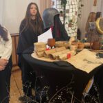 14.04.2026. Sandomierz. Zespół Szkół Gastronomicznych i Hotelarskich w Sandomierzu. Wystawa aranżacji stołów inspirowanych literaturą światową / Fot. Grażyna Szlęzak-Wójcik - Radio Kielce