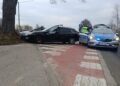 Uciekał przed policją. Grozi mu więzienie - Radio Kielce 15.04.2026. Sichów Mały, w gminie Rytwiany. Kierowca uciekający przed policją uderzył w drzewo/ Fot. policja
