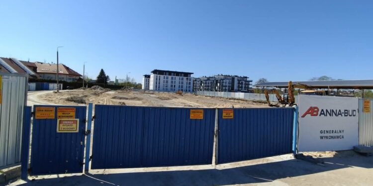 27.04.2026. Busko-Zdrój. Budowa parkingu wielopoziomowego / Fot. Marta Gajda-Kruk - Radio Kielce