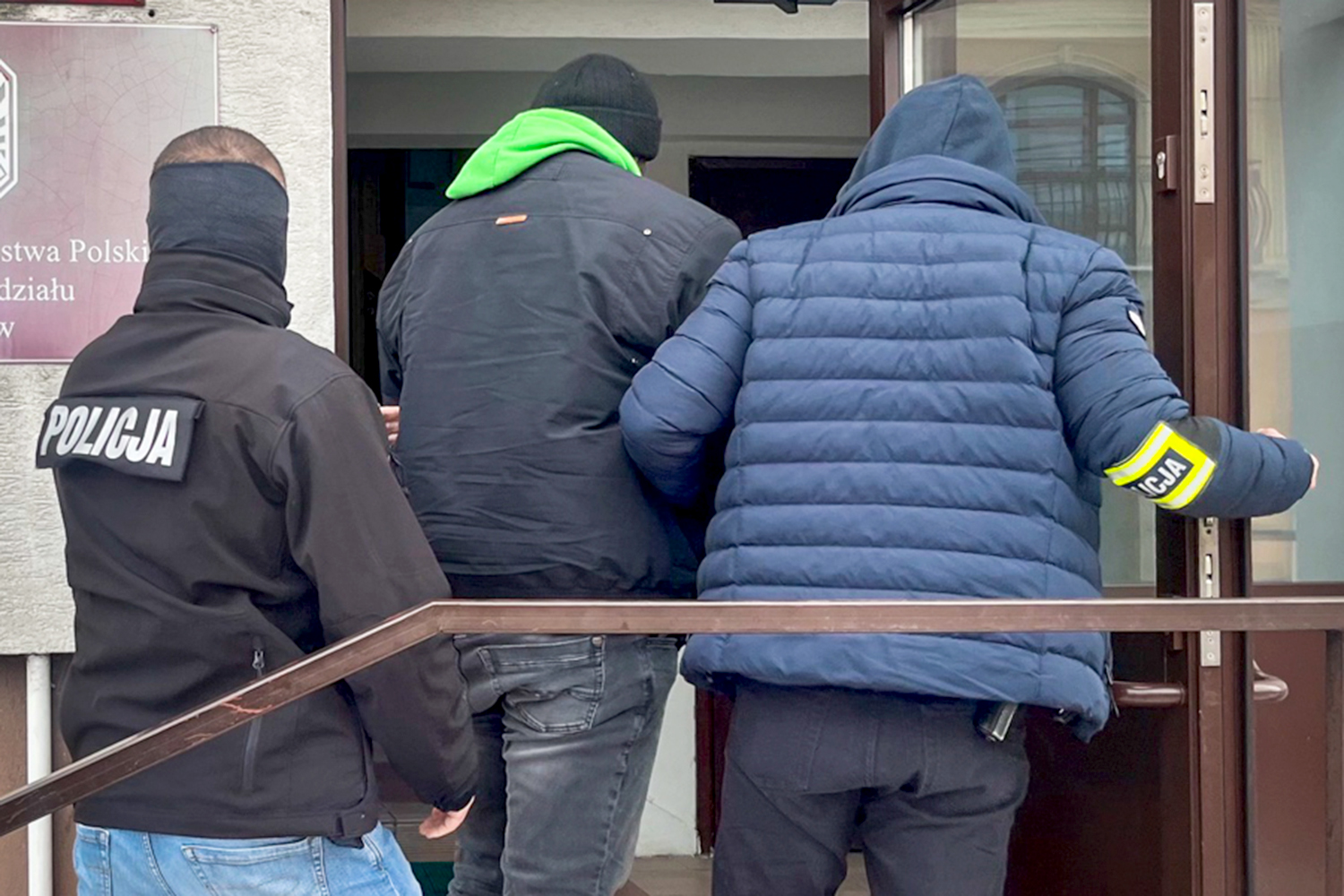 14 osób podejrzanych o internetowe oszustwa. Mieli wyłudzić ponad 1,3 mln zł