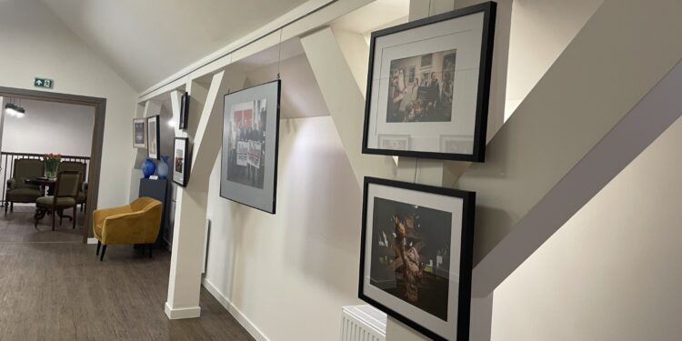 Staszów. Wystawa fotograficzna „Oblicza jubileuszu" / Fot. Grażyna Szlęzak-Wójcik - Radio Kielce