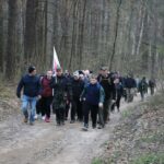 11.04.2026. Małogoszcz. II Spacer Śladami NSZ Rejonu Małogoszcz / Fot. Paweł Krzysztofik