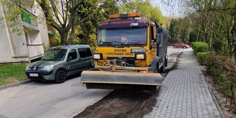 Poprawiają stan ulic. Prac jest coraz mniej