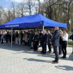 17.04.2026. Sędziszów. Przekazanie pierwszych mieszkań komunalnych w województwie świętokrzyskim wybudowane w ramach Społecznej Inicjatywy Mieszkaniowej / Fot. Marcin Marszałek - Radio Kielce